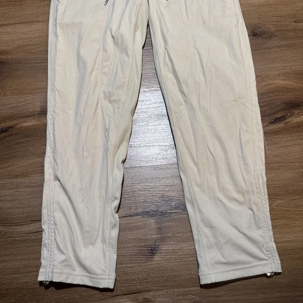 LULULEMON Dance Pant Studio Mid Rise Lined Crop  Size 2  25